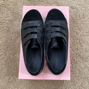 Crown Vintage Velcro strap leather tennis shoes